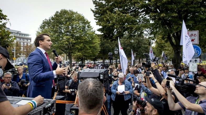 Político holandês enfrenta justiça por comparar Holocausto a medidas anticovid