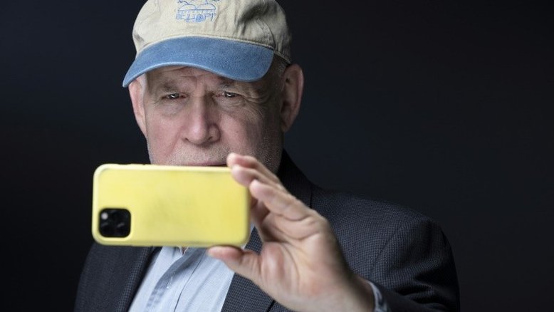 Em Paris, o fotógrafo Steve McCurry revive o drama afegão