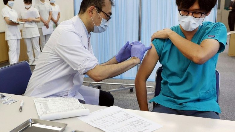 Japão suspende reservas de voos por variante ômicron, que se propaga pelo mundo