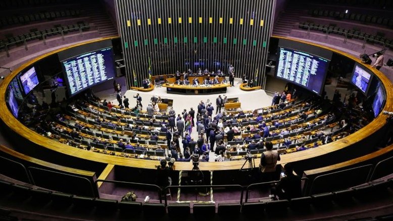Câmara aprova projeto que cria nova regra de cálculo do ICMS nos combustíveis