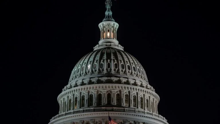 Paralisação do governo americano se aproxima em meio a disputas no Congresso
