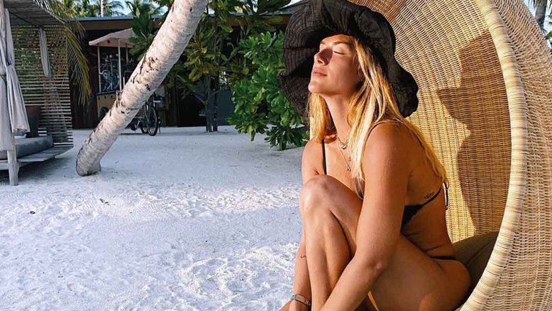 Giovanna Ewbank posa de topless nas Maldivas