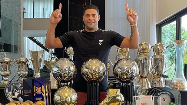 Hulk impressiona com foto ao lado de prêmios individuais em 2021: 'Gratidão Eterna'