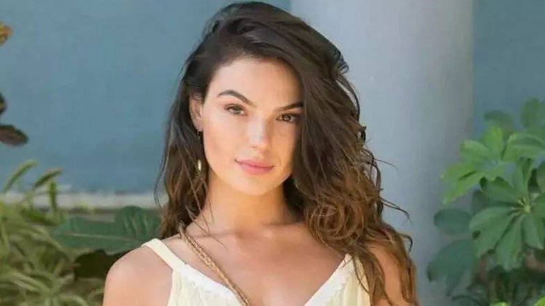 'Precisamos nos sentir', diz Isis Valverde ao defender masturbação feminina