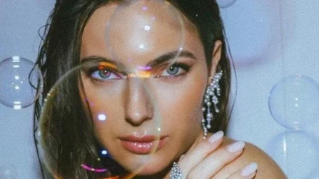 Influencer Kelly Piquet, filha de ídolo da F1, é namorada do campeão Verstappen