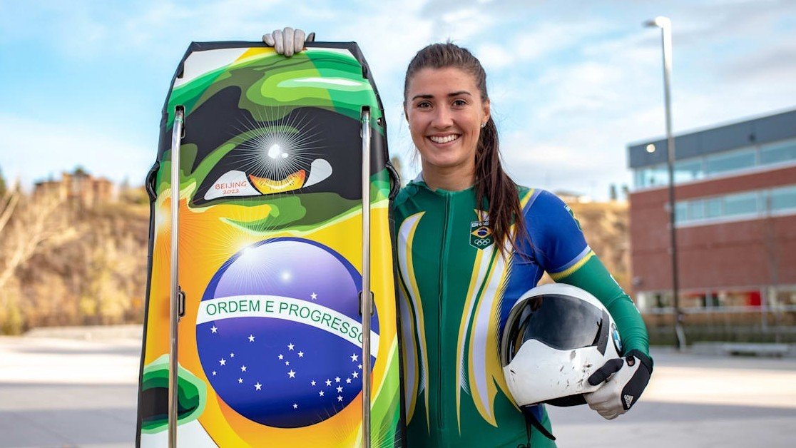 Rivais no gelo, Nicole Silveira abraça namorada e se emociona após final no skeleton 5 Rivais no gelo, Nicole Silveira abraça namorada e se emociona após final no skeleton