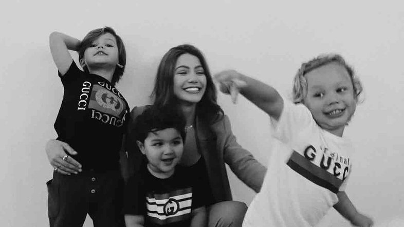 Sarah Poncio posta foto ao lado de João, Josué e José: ‘Minha Vida’