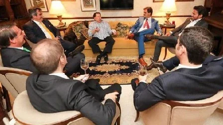 Silvio Santos recebe em casa Bolsonaro e cinco ministros sem máscaras