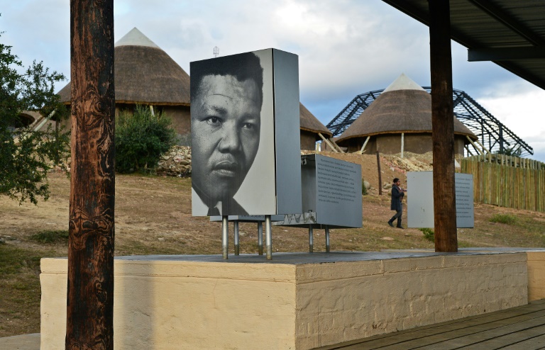 Raio destrói prédio na cidade natal de Nelson Mandela na África do Sul -  ISTOÉ Independente
