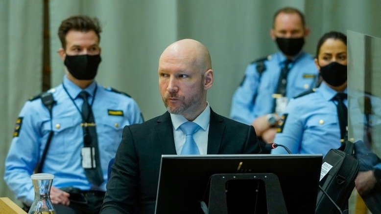 Neonazista norueguês Breivik é tão perigoso quanto antes, diz psiquiatra