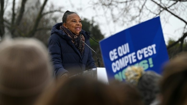 Ex-ministra francesa lança candidatura para unir esquerda contra Macron