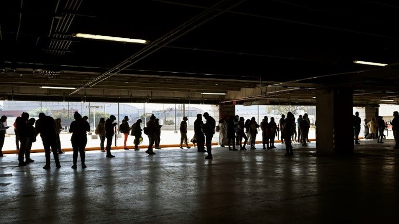 Pilotos afastados por Covid levam México a cancelar dezenas de voos
