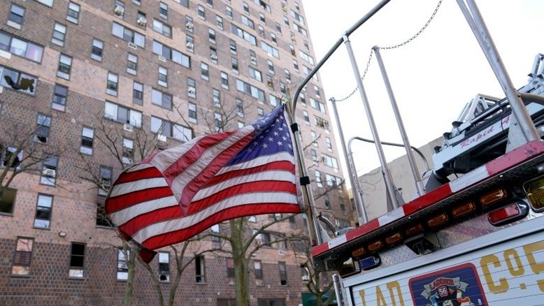 Novo balanço do incêndio em Nova York revisa número de mortos para 17