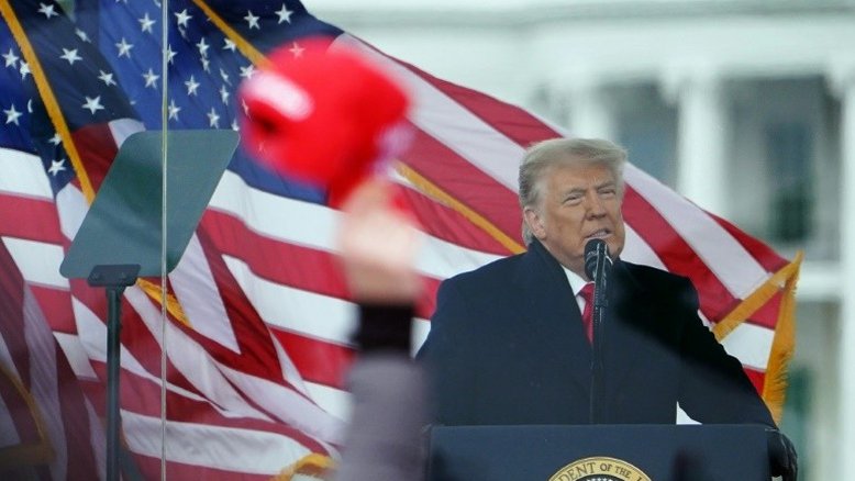 Trump denuncia 'teatro político' de Biden para distrair a atenção de seu 'fracasso'