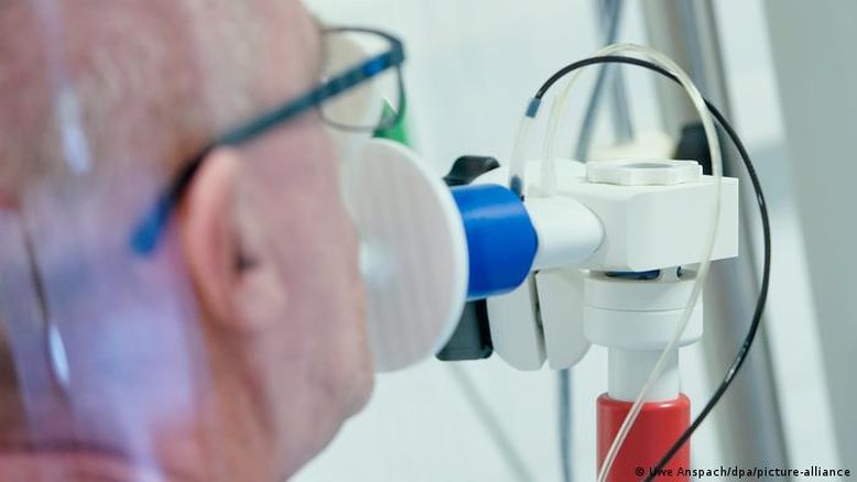Vacinas protegem contra a covid longa e resfriados, segundo estudos