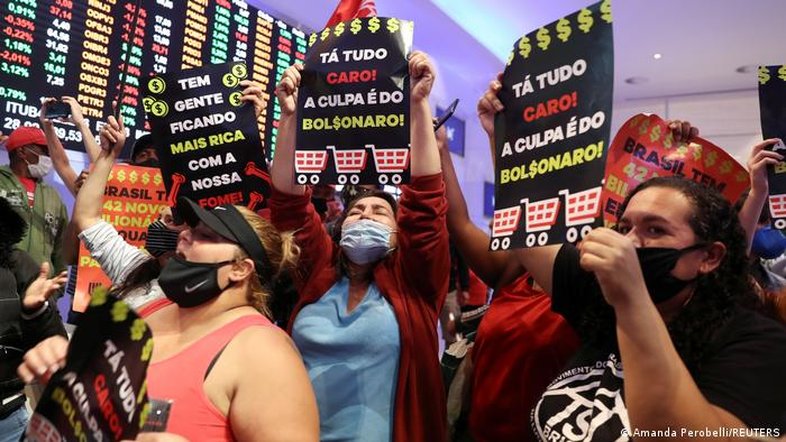 Brasil teve 10,06% de inflação em 2021, a maior em seis anos