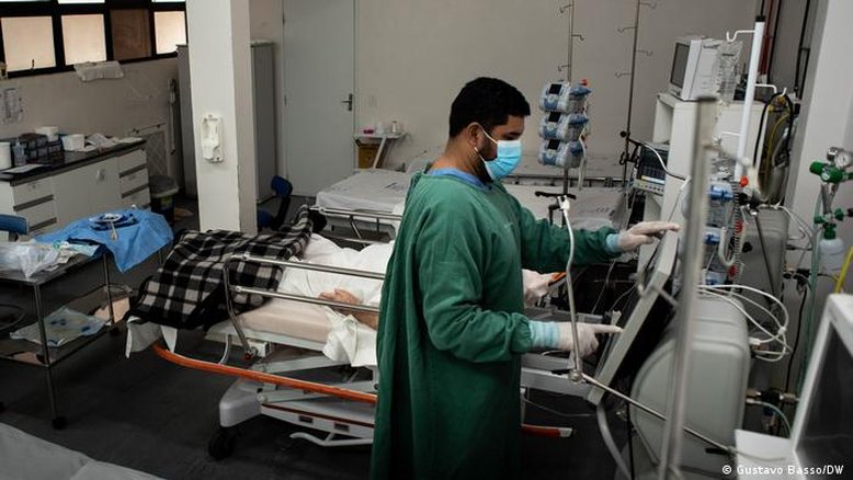 Brasil supera 200 mil casos diários de covid pela primeira vez