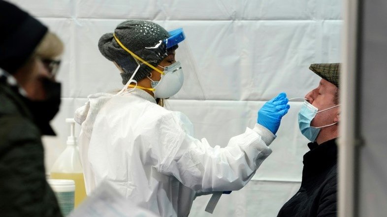 Ômicron atinge com força Estados Unidos e Europa