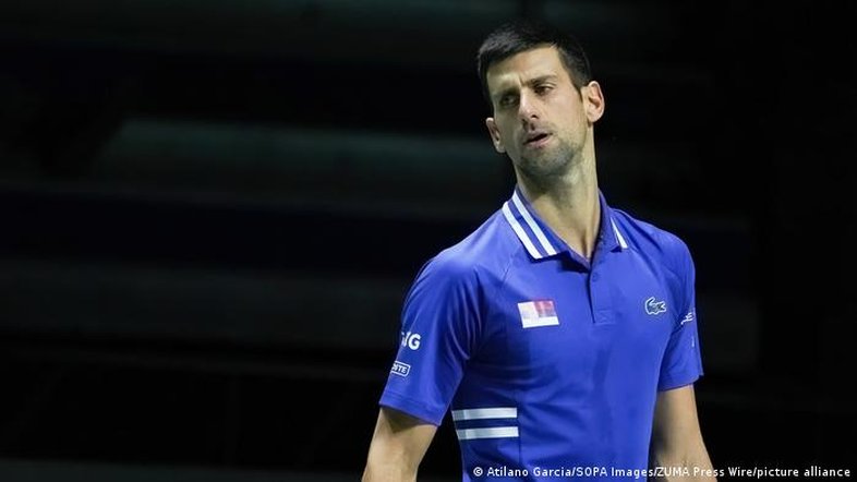 Djokovic foi a evento sem máscara após suposto teste positivo para covid
