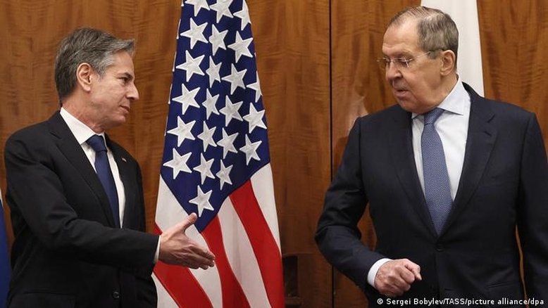 Após reunião com Blinken, Lavrov pede fim da "histeria anti-Rússia"