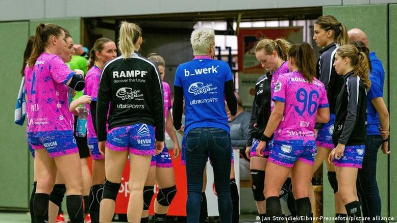 Time alemão de handebol feminino encontra câmeras escondidas em vestiário