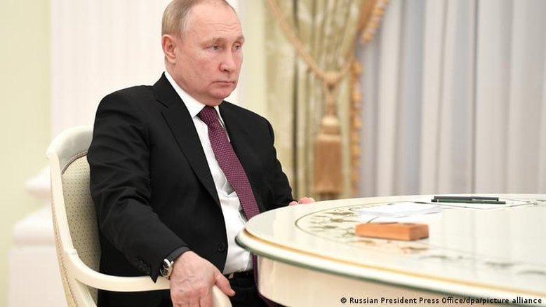 Londres diz que Putin quer trocar governo da Ucrânia, Moscou nega