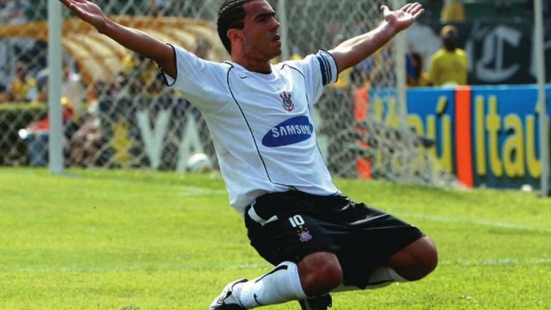 Tevez revela que brigava quase toda semana no Corinthians: 'Só viram uma'