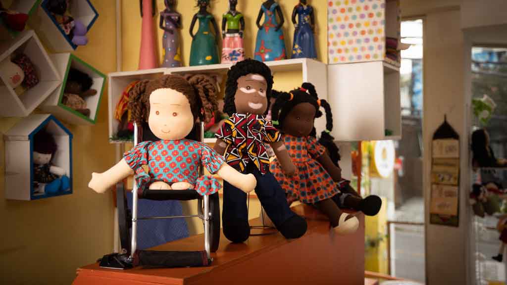 Bonecas de pano: elas refletem a cultura local e ajudam as crianças a se  sentirem representadas - Revista Crescer
