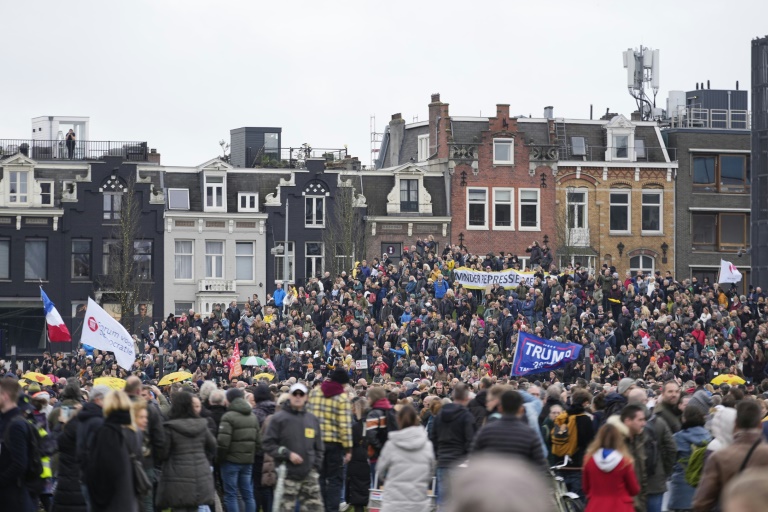 Protesto na Holanda contra restrições anticovid termina com 30 detidos