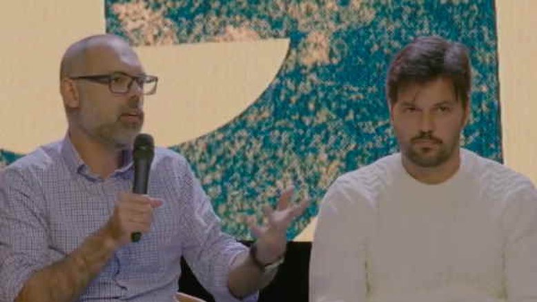 Fábio Faria participa de evento de igreja nos EUA com blogueiro foragido