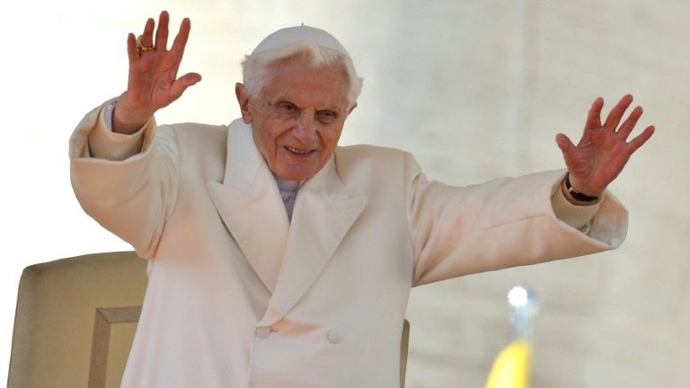 Bento XVI e o seu gosto particular: pilotar helicóptero
