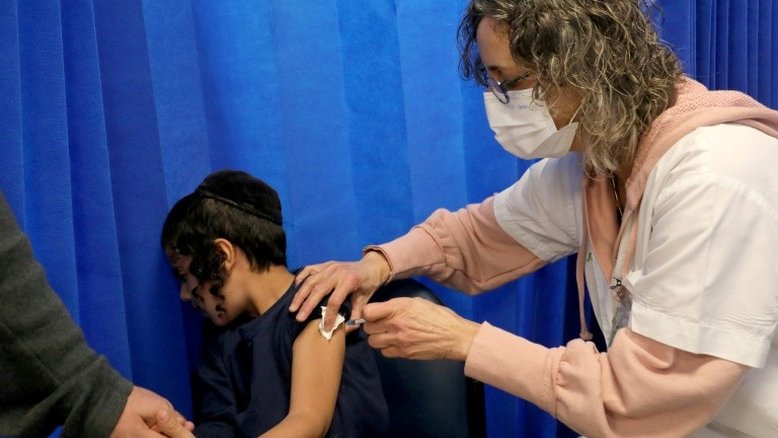 Anticorpos quintuplicam com a quarta dose da vacina anticovid, diz estudo israelense