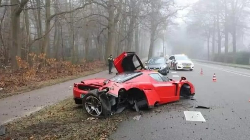 Durante test-drive, homem bate em árvore Ferrari rara de R$ 16, 6 milhões