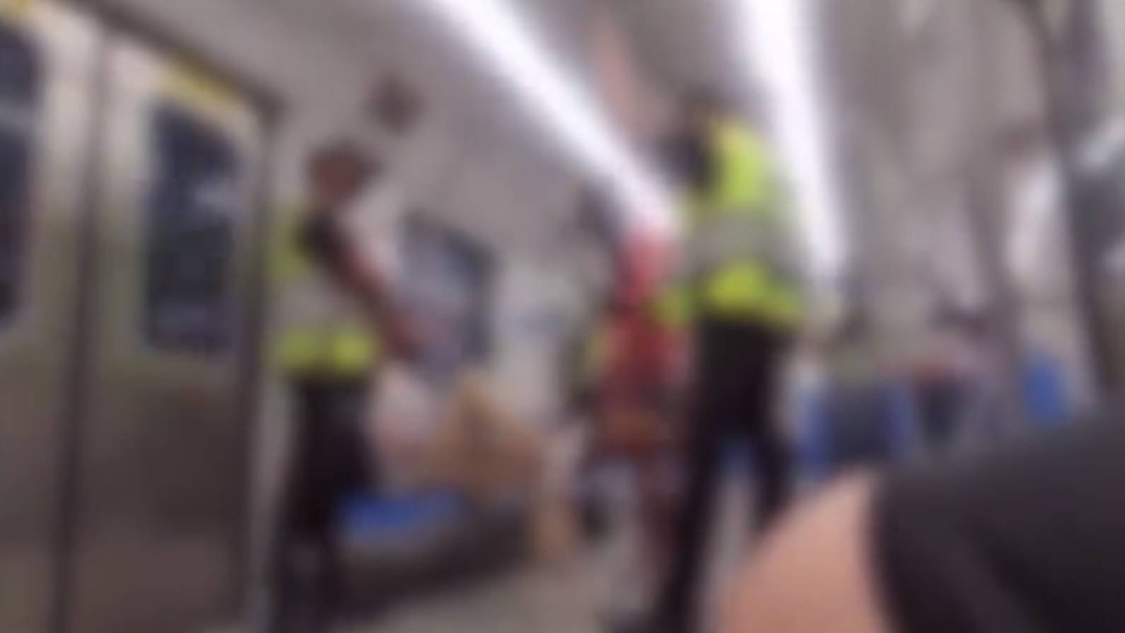SP: Seguranças agridem passageiros que faziam 'batalha de rimas' dentro de trem