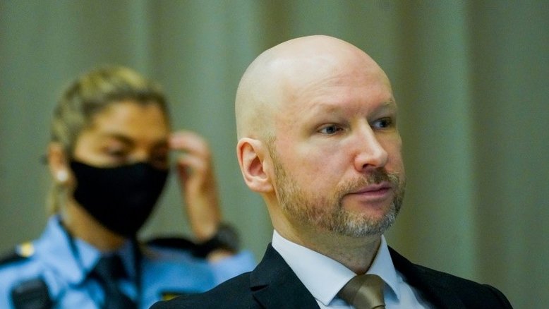 Dez anos após massacre de Utøya, Breivik solicita soltura