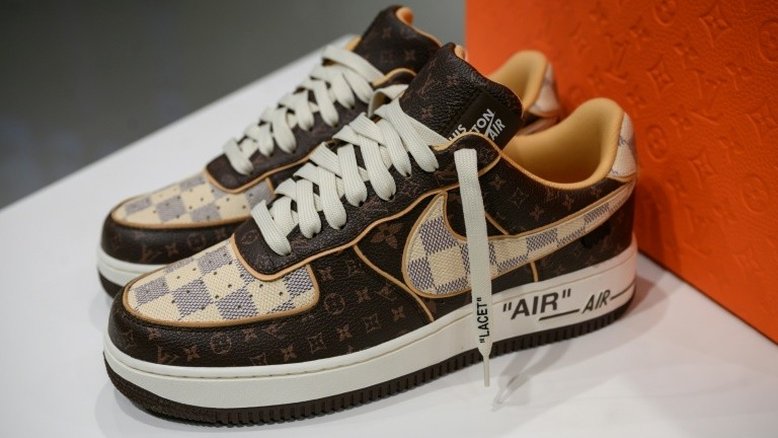 Modelo Nike-Louis Vuitton desenhado pelo estilista Virgil Abloh vai a leilão