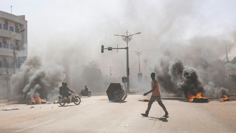 Presidente de Burkina Faso é preso por soldados amotinados