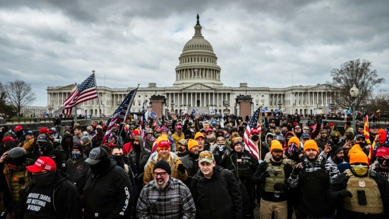 Americanos temem pela democracia um ano após invasão ao Capitólio, mostram pesquisas