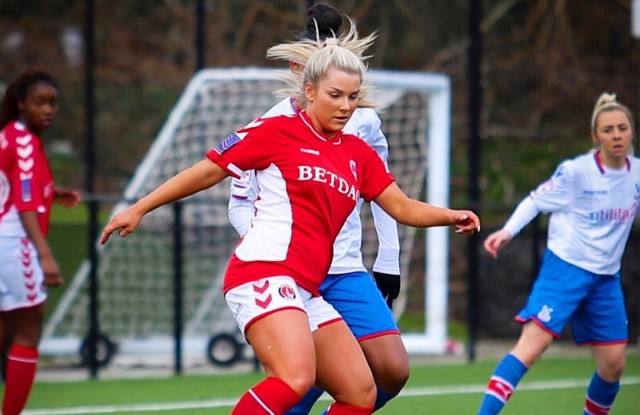 Jogadora fatura milhões no Onlyfans após ter sido dispensada de clube inglês 4 Jogadora fatura milhões no Onlyfans após ter sido dispensada de clube inglês