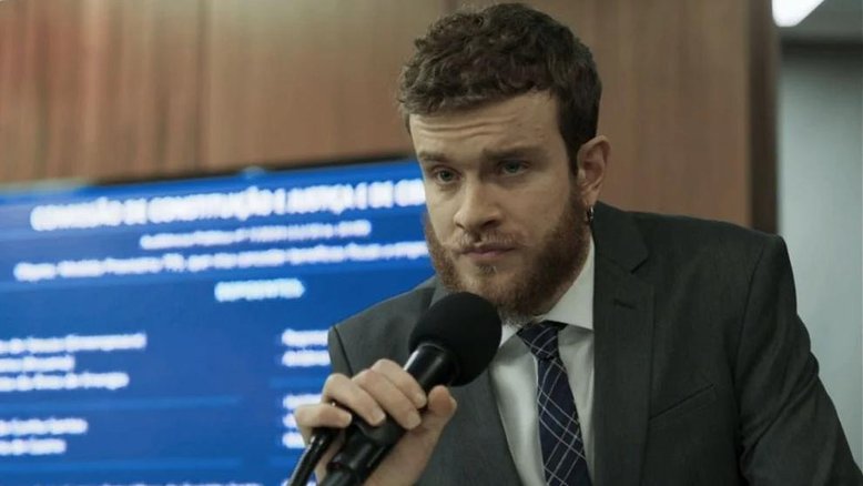 Ator Vitor Thiré provoca haters de ativista gay em 'Aruanas': 'Assistam'