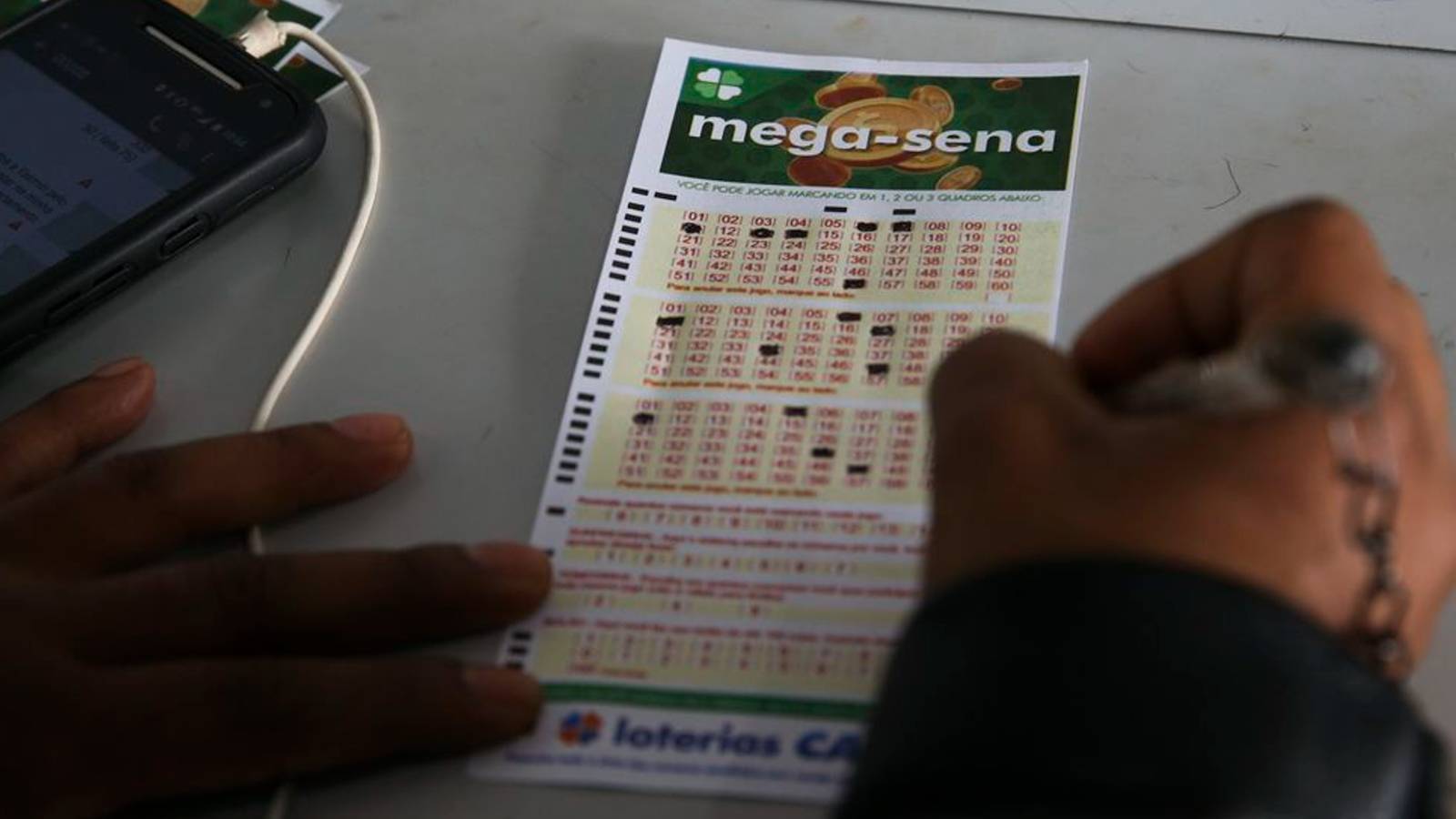 Mega-Sena: nenhuma aposta acerta seis dezenas e prêmio acumula para R$ 50 milhões