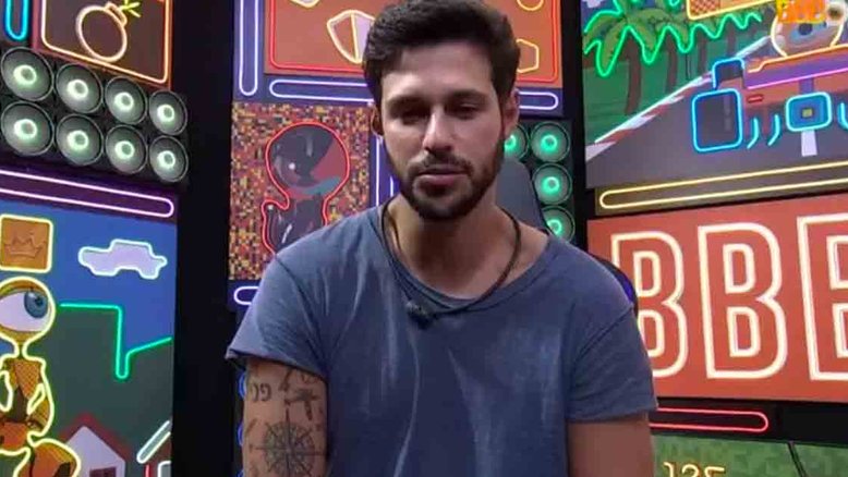 Ex-BBB Rodrigo Mussi passa por cirurgia na cabeça e estado é ‘delicado’