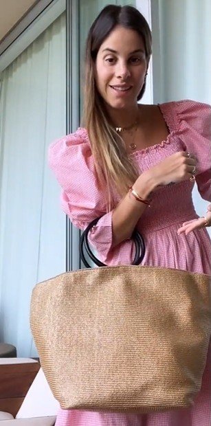 Após ter casa invadida, Shantal Verdelho mostra única bolsa que sobrou de assalto 4 Após ter casa invadida, Shantal Verdelho mostra única bolsa que sobrou de assalto
