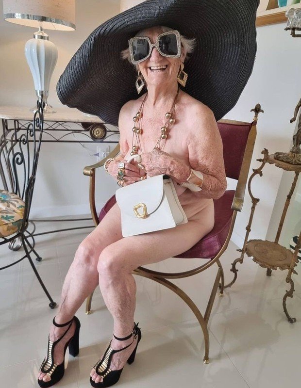 Influenciadora de 80 anos publica nude no Instagram e recebe elogios na web 4 Influenciadora de 80 anos publica nude no Instagram e recebe elogios na web