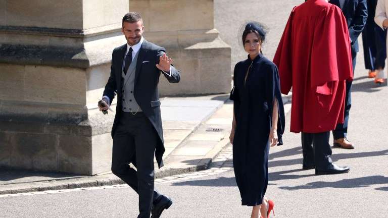 David Beckham chega ao castelo de Windsor acompanhado da mulher Victoria (Crédito: AFP PHOTO / POOL / Andrew Matthews)