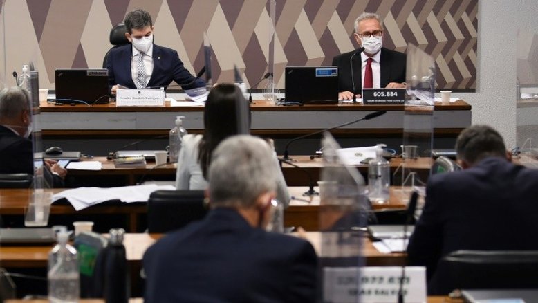 Tribunal de Haia recebe denúncia contra Bolsonaro por crimes de lesa-humanidade