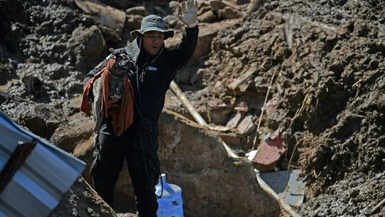 Petrópolis: mortes chegam a 117; novo deslizamento gera alerta