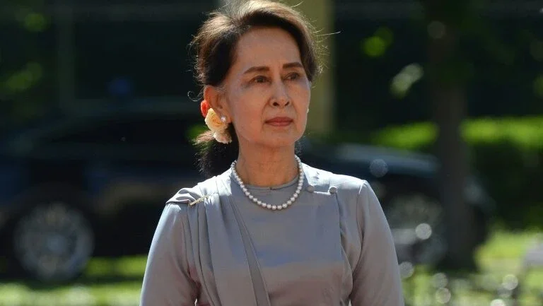 Suu Kyi volta aos tribunais da junta birmanesa, após ausência por saúde