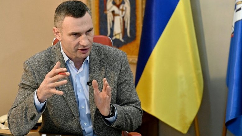 Prefeito de Kiev diz que cidade está 'cercada' por russos