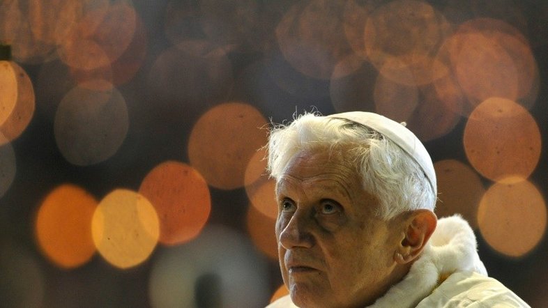 Bento XVI pede perdão a vítimas de abusos, mas nega ter acobertado padres